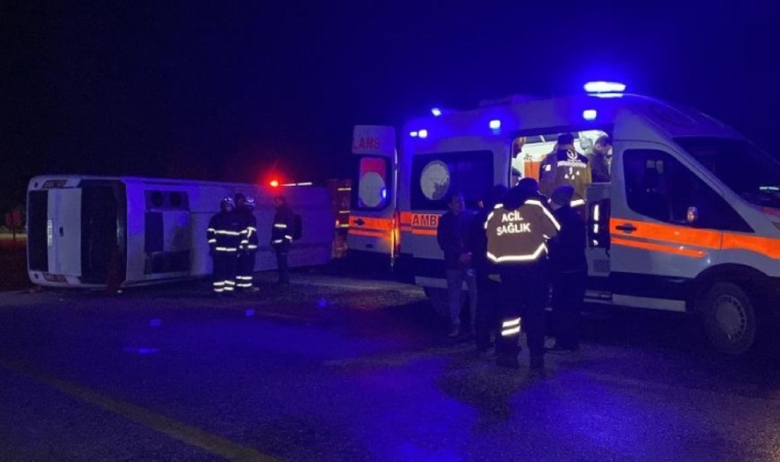 Kastamonu’da feci kaza… İstanbul’dan cenazeye giden midibüs devrildi: 1 ölü, 23 yaralı!