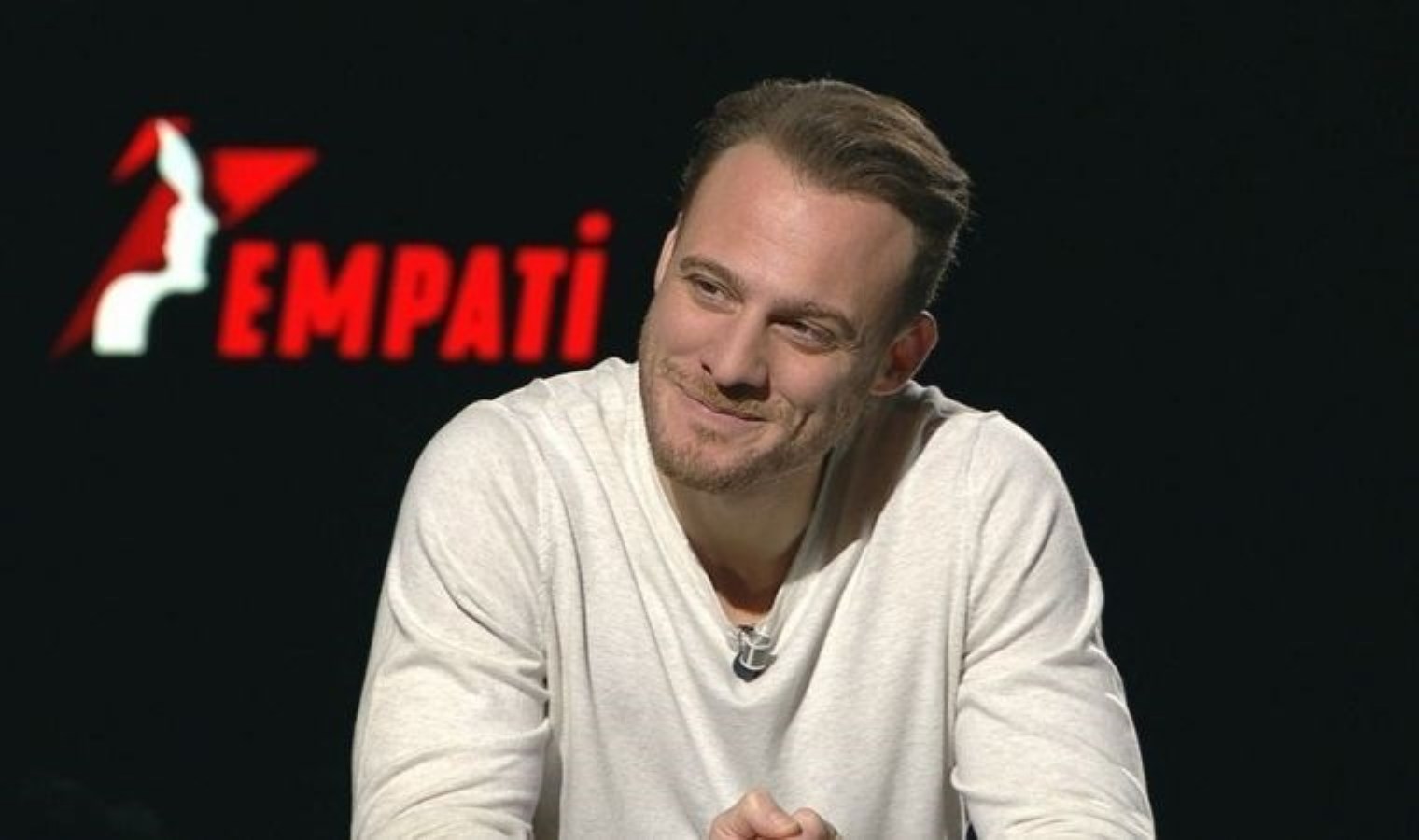 Kerem Bürsin’den çarpıcı açıklama: ‘Demode bir aşığım’