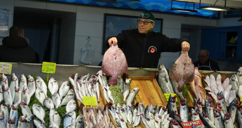 Kocaeli’de çinekop ve hamsi tezgahlarda