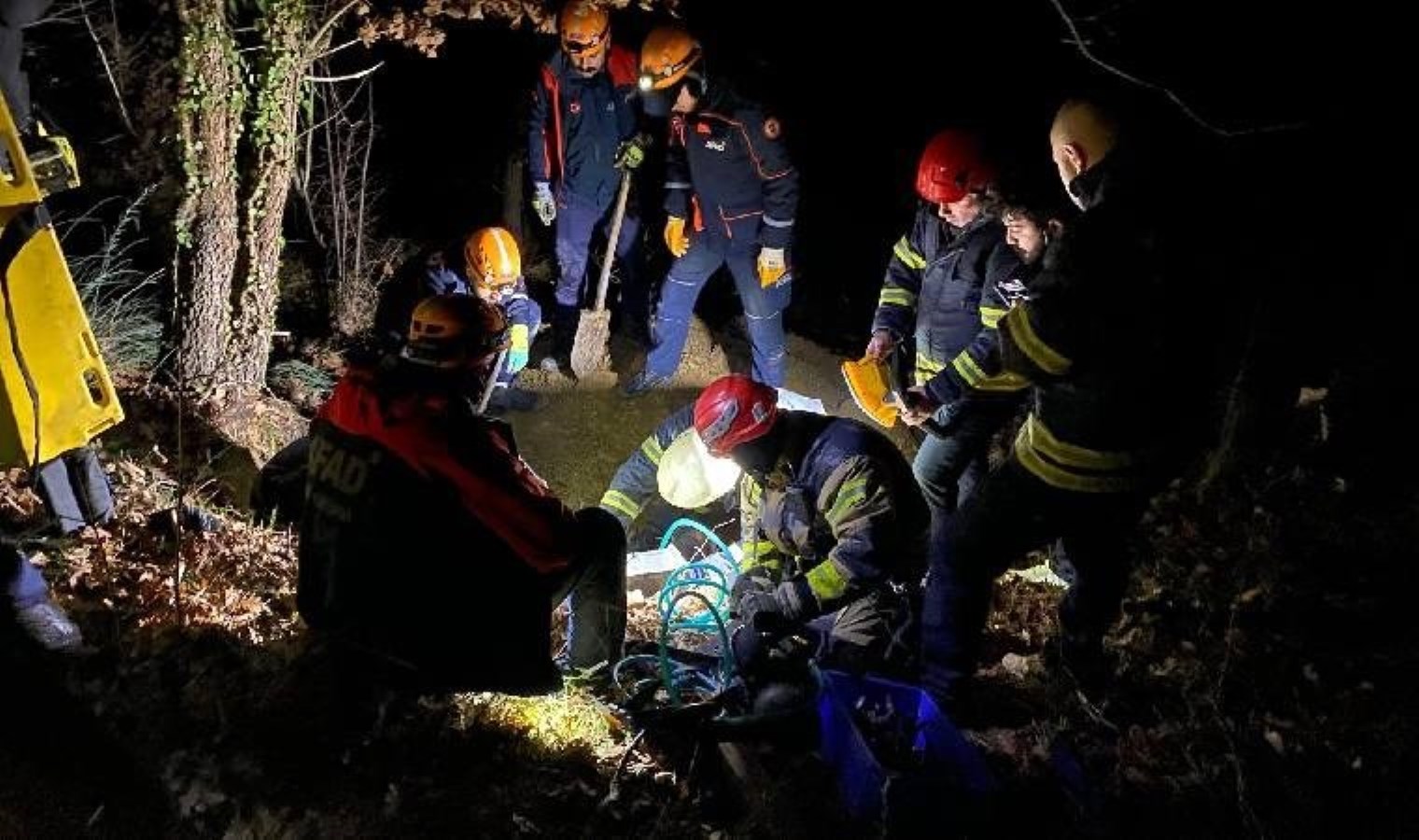 Kocaeli’nde define arayan kişi oyduğu kayanın altında kaldı!