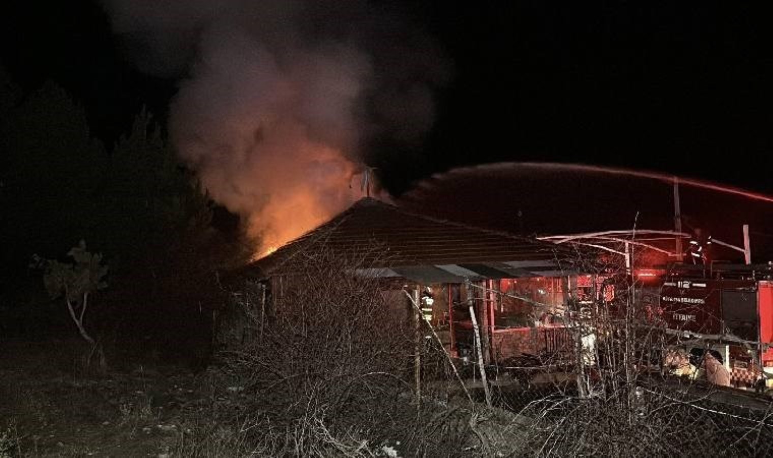 Kütahya’da çiftlik evinde korkutan yangın!