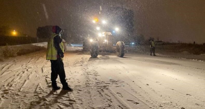 Meteoroloji uyarıda bulunmuştu… Kar yağışı Hakkari’yi esir aldı!