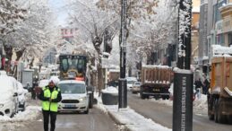 Meteoroloji uyarmıştı… Van’ı ‘kar’ vurdu: 131 yerleşim yeri ulaşıma kapandı