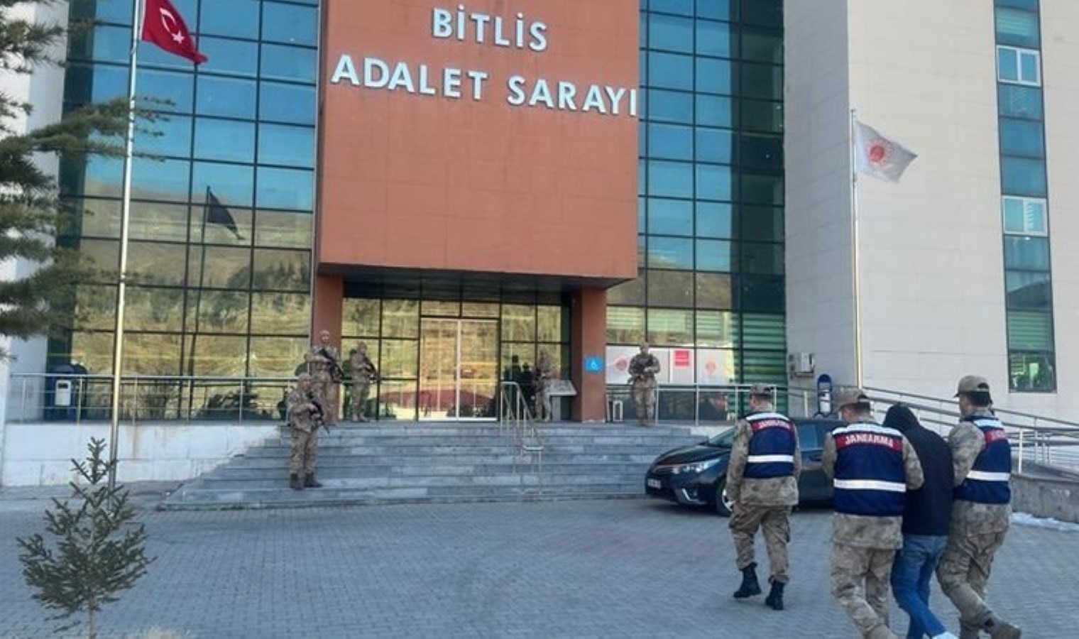 MİT ve jandarmadan ortak operasyon: Suriyeli terörist Bitlis’te yakalandı
