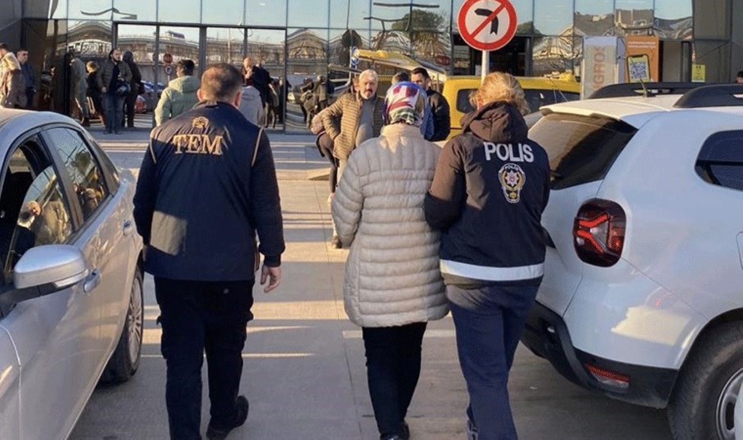 Müebbet hapis cezası alan şahıs AVM’de alışverişte yakalandı