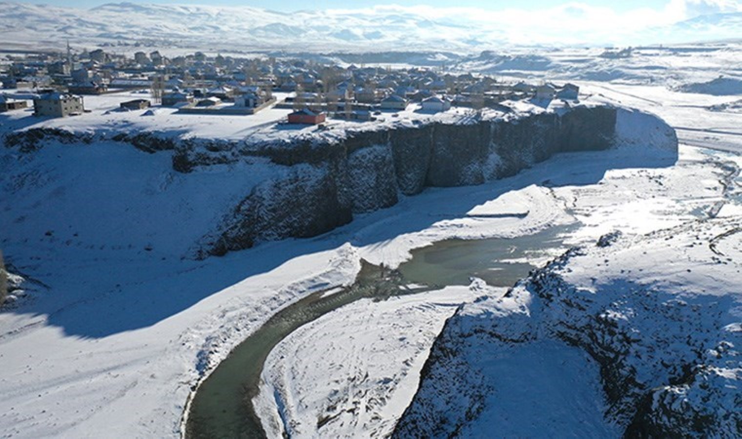 Murat Kanyonu karla kaplandı: Doğal güzellikler beyaza büründü