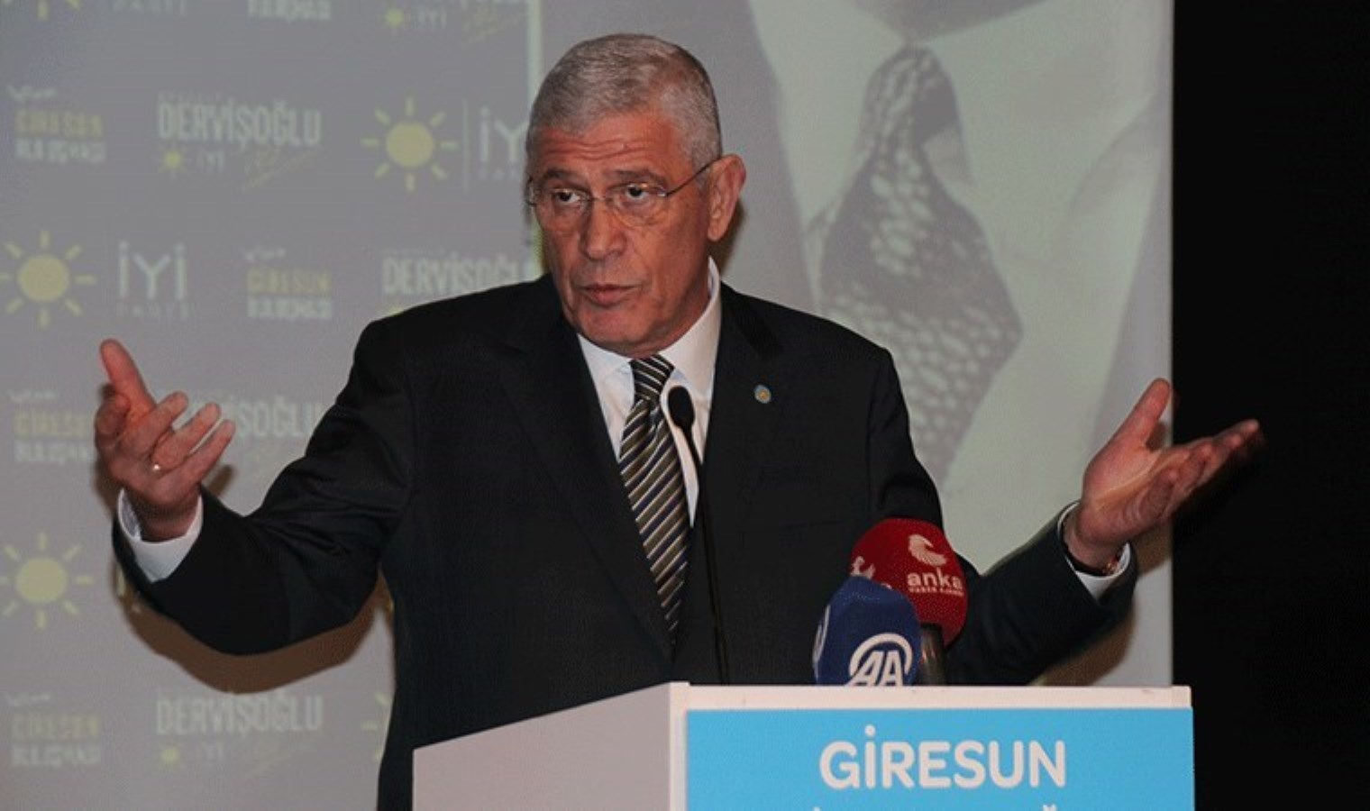 Müsavat Dervişoğlu’ndan çağrı: ‘238 bin Suriyelinin vatandaşlığı iptal edilmeli’