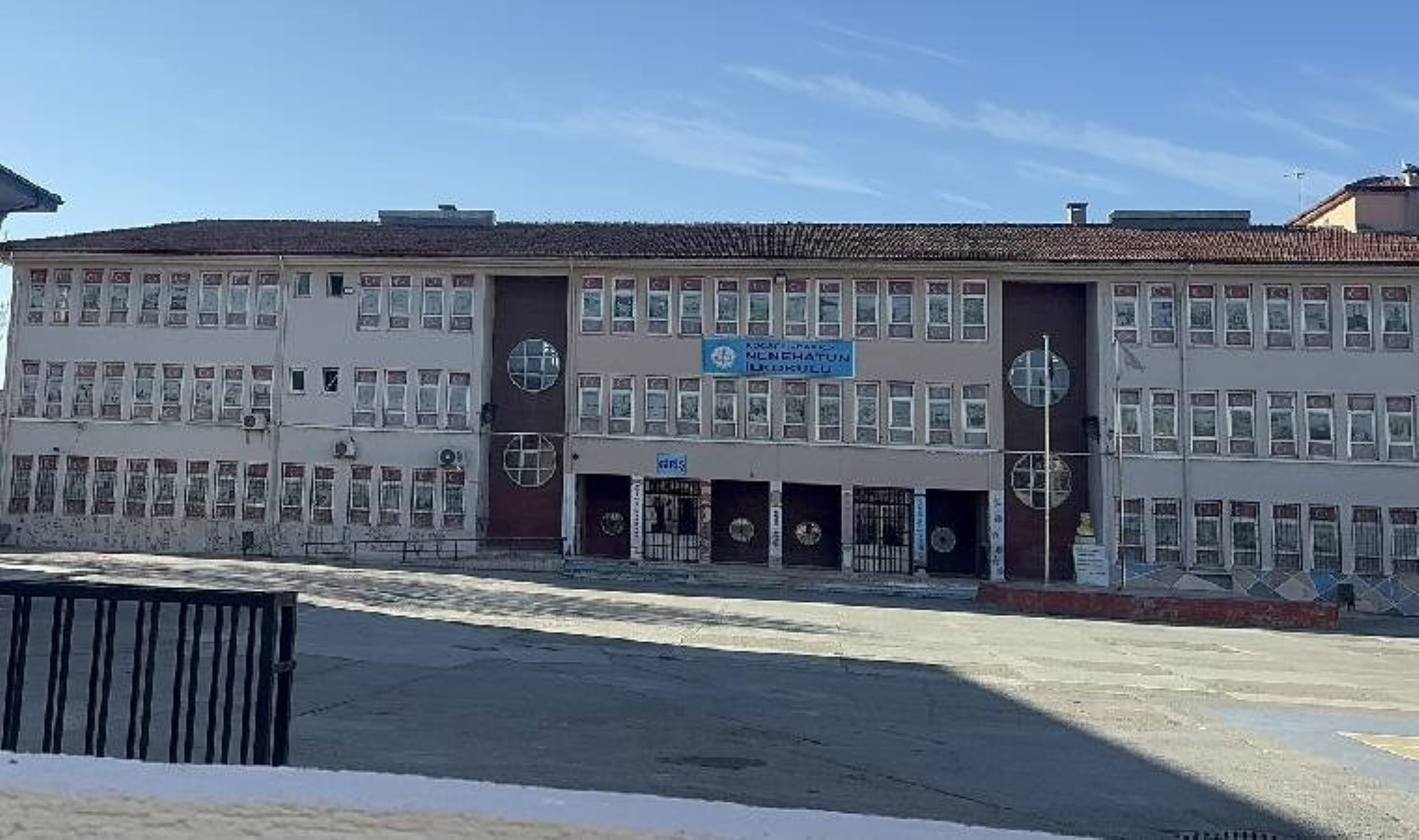 Okulda korkunç olay… Öğretmen beyin kanaması geçirdi!