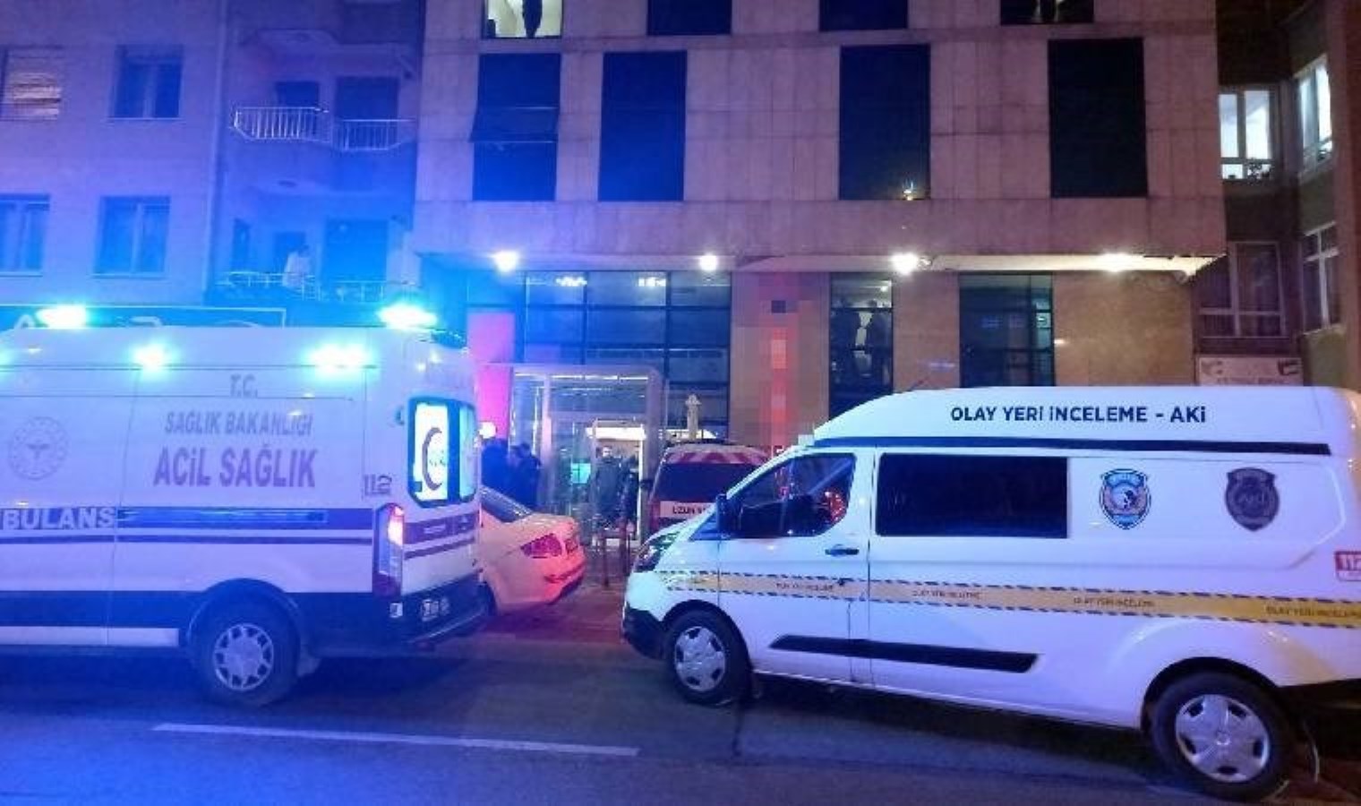 Otel lobisinde dehşet… Borç nedeniyle tartıştığı kişiyi öldürüp, intihar etti!