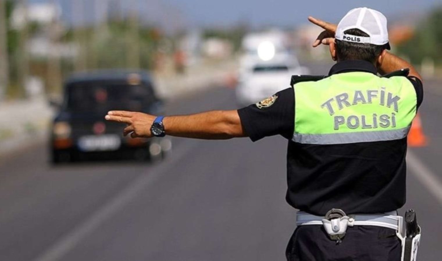 Otoyol operasyonunda 2 ton etiketsiz bal şurubu ele geçirildi