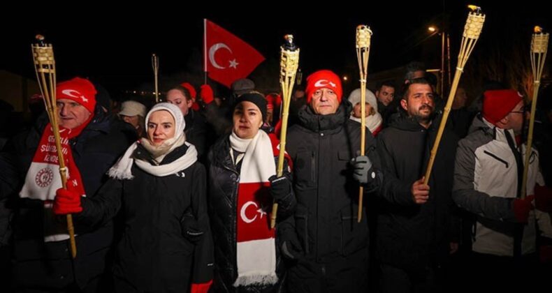 Özgür Özel, Bakan Göktaş ve Bak meşale taşıdı: Kars’ta ‘Sarıkamış’ yürüyüşü