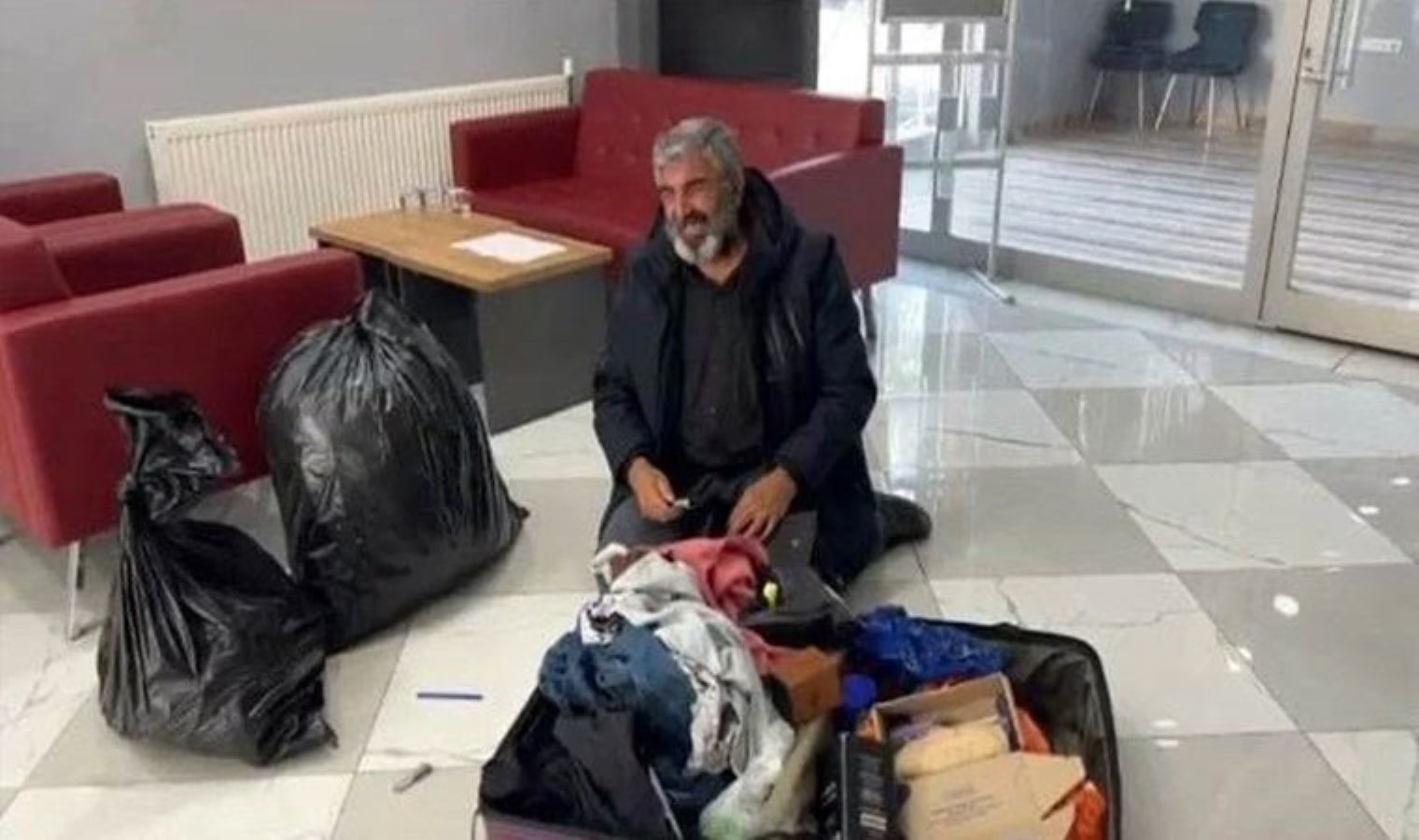 Rojin’in yurttaki eşyaları babasına teslim edildi