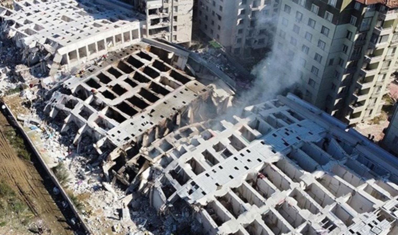 Rönesans Rezidans, Furkan Apartmanı, Emlakbank Konutları… Depremin üzerinden 23 ay geçti: 16 sanık hâlâ aranıyor!