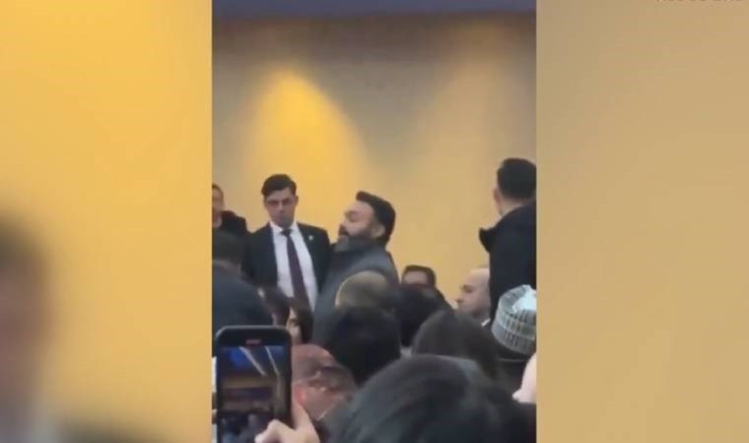 Saadet Partisi’nden Erdoğan’ı protesto eden gençler için açıklama: Cezaevine girişte kızlarımızın başörtüsü kesilmiş, mendil kadar bırakılmış