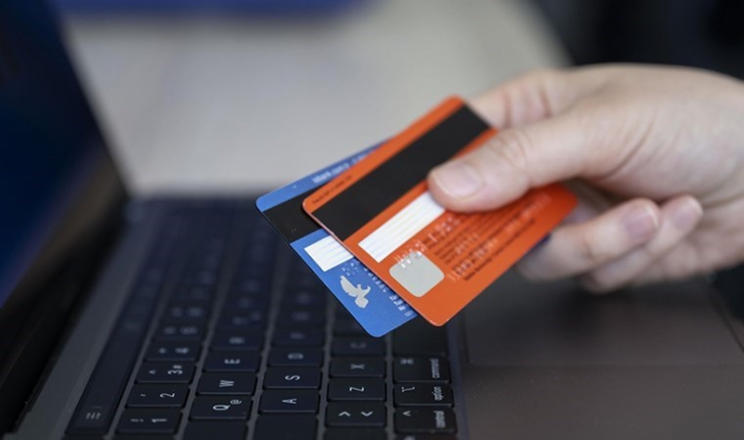 ‘Sahte banka kartı’ düzenledi: Yakayı ele verdi