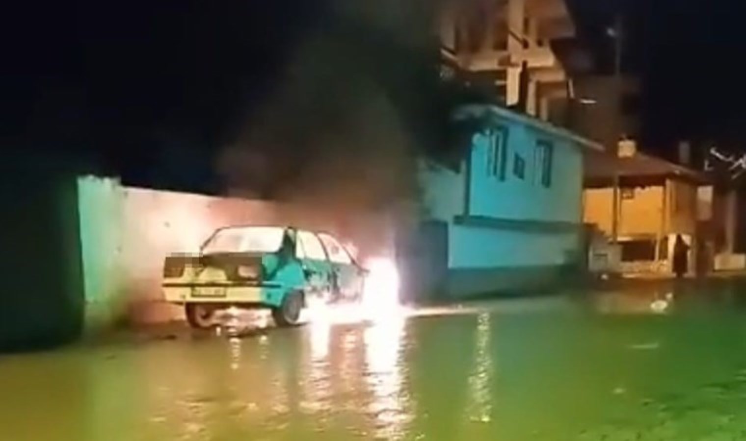 Samsun’da ‘kundaklama’ iddiası: Araç küle döndü!