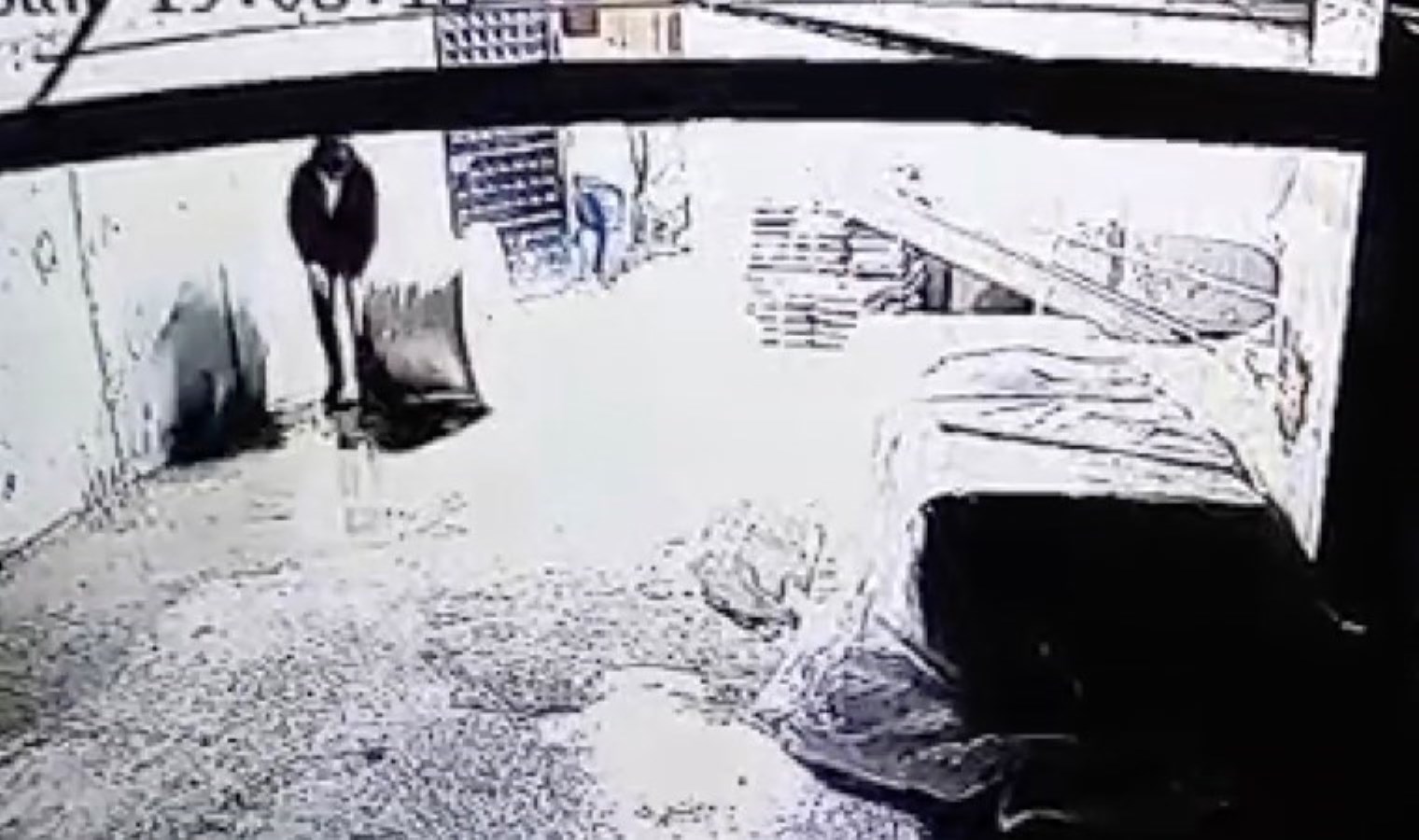 Şantiye sahibi şikayetçi oldu: 500 bin TL’lik kabloyu inşaatçı gibi giyinerek çaldılar!