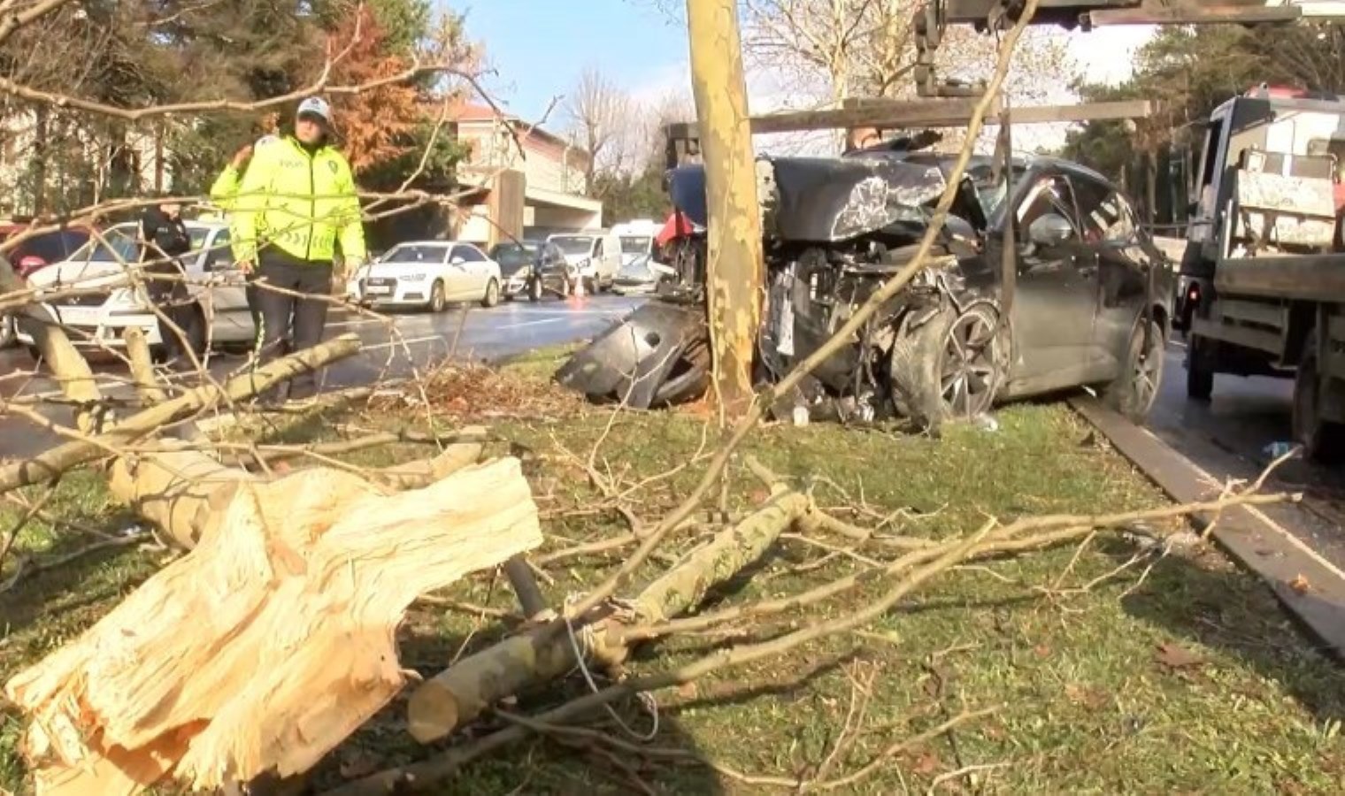 Sarıyer’de ‘makas’ faciası… 2 araca çarptı: 2 kişi yaralandı!