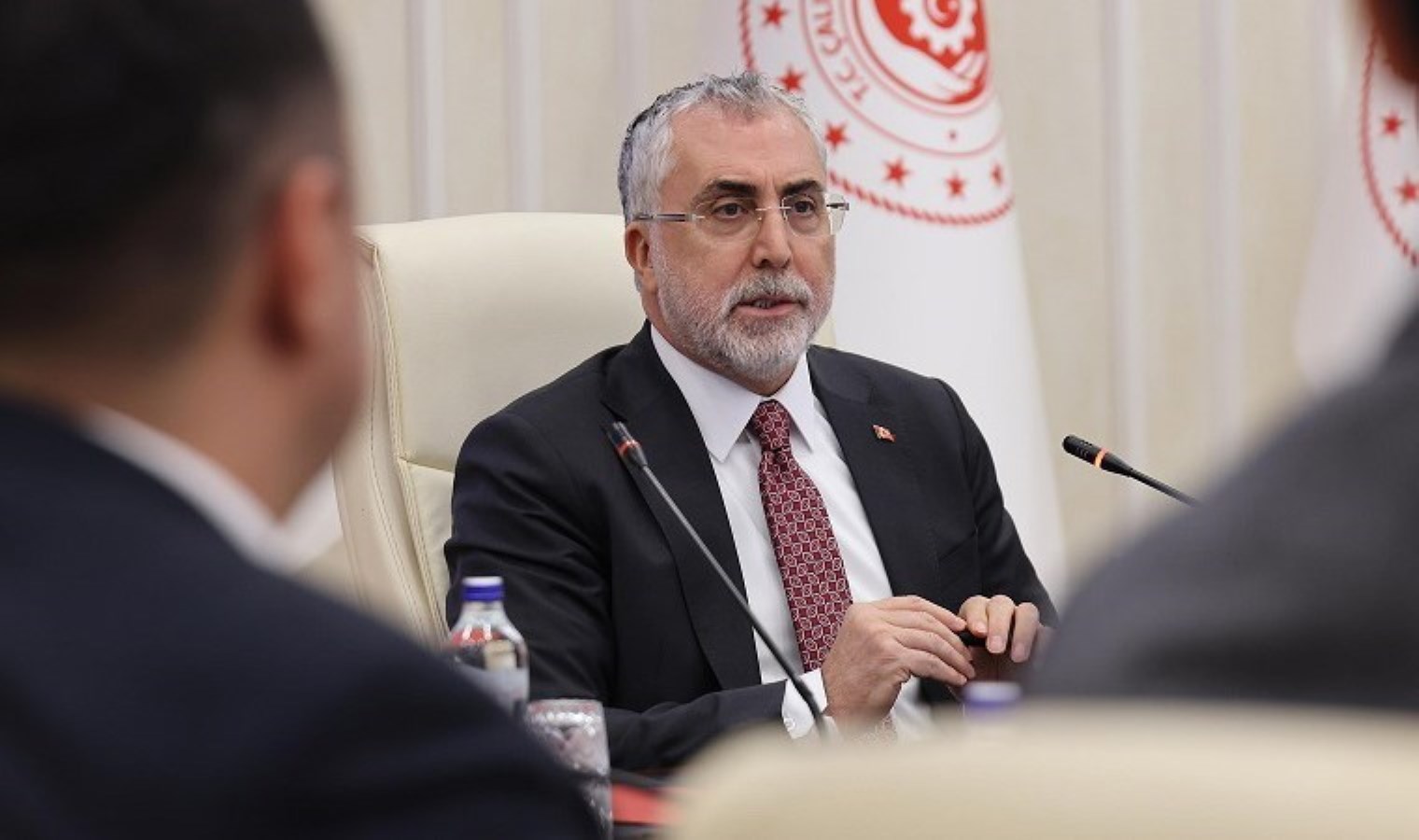 ‘Sefalet ücreti’ni böyle duyurdu: Bakan Vedat Işıkhan asgari ücret açıklamasından önce Hz. Muhammed’in ‘öğüdünü’ okudu