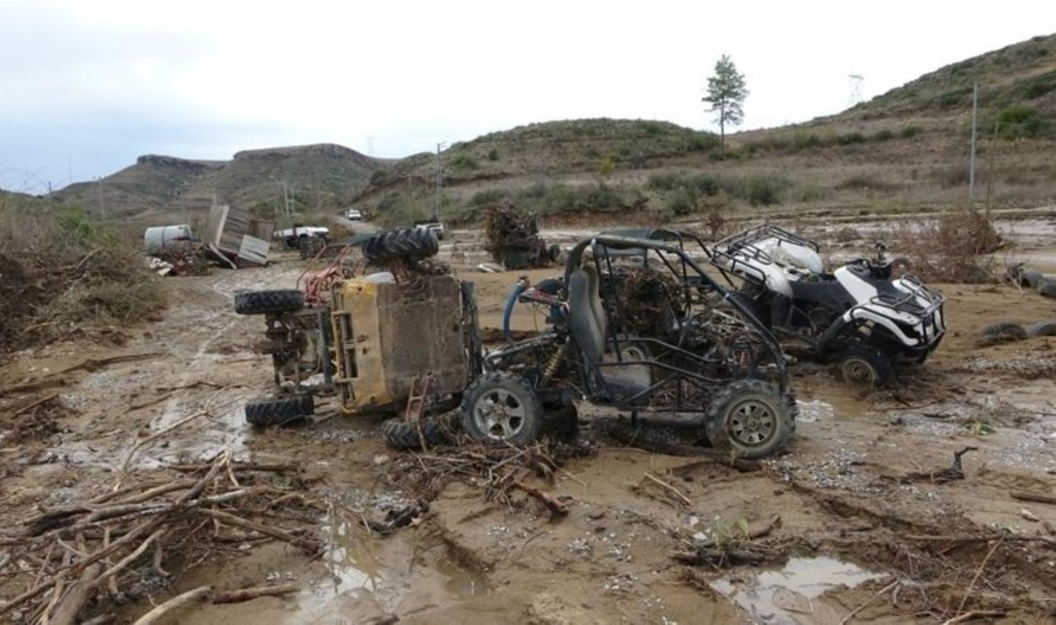 Sel, safari istasyonunu vurdu… Onlarca ATV kayıp!