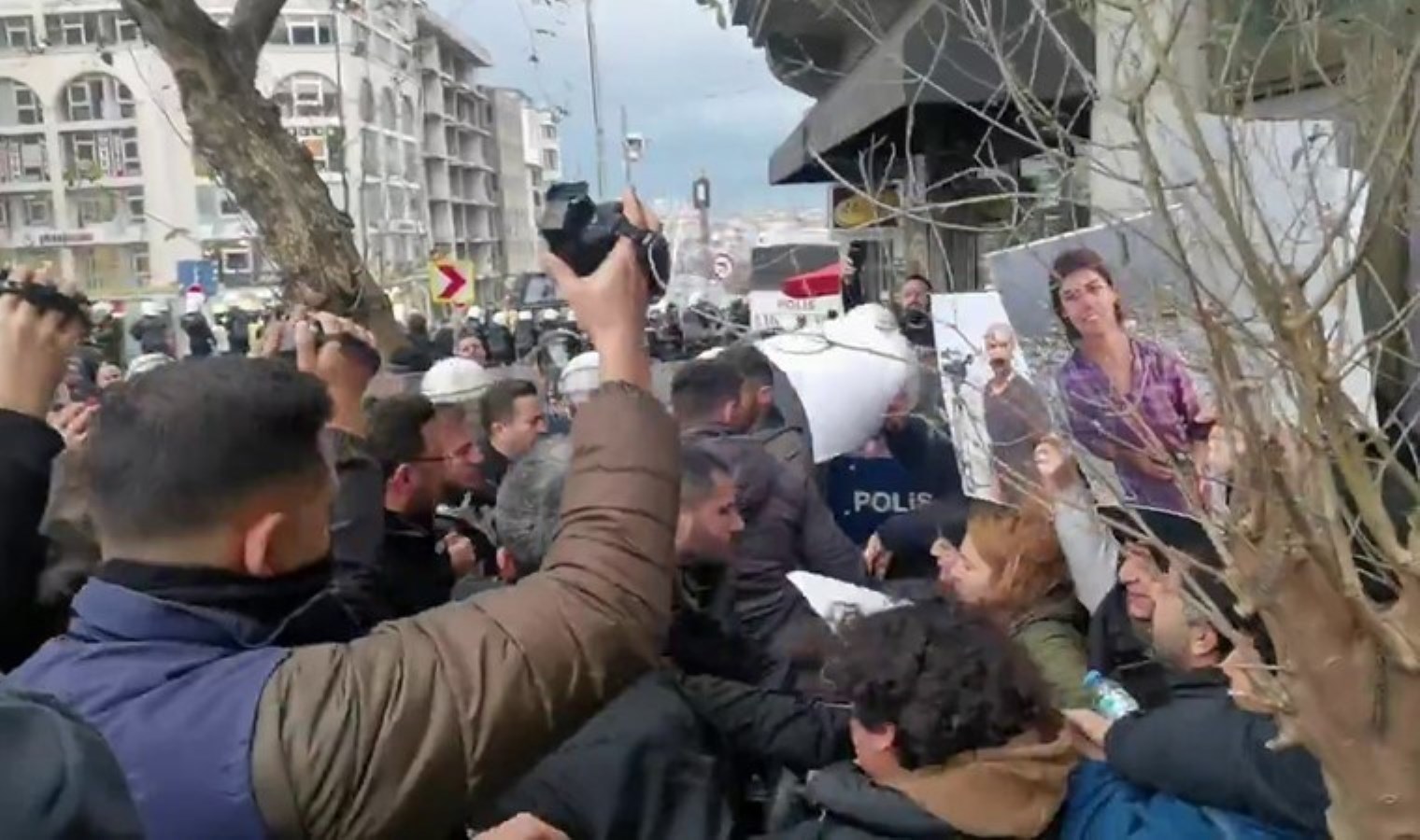 Şişhane’de gözaltına alınan 6’sı gazeteci 9 kişi tutuklandı