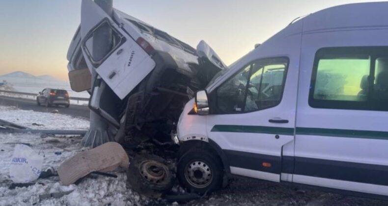 Son Dakika… Kars’ta iki minibüs çarpıştı: Yaralılar var!