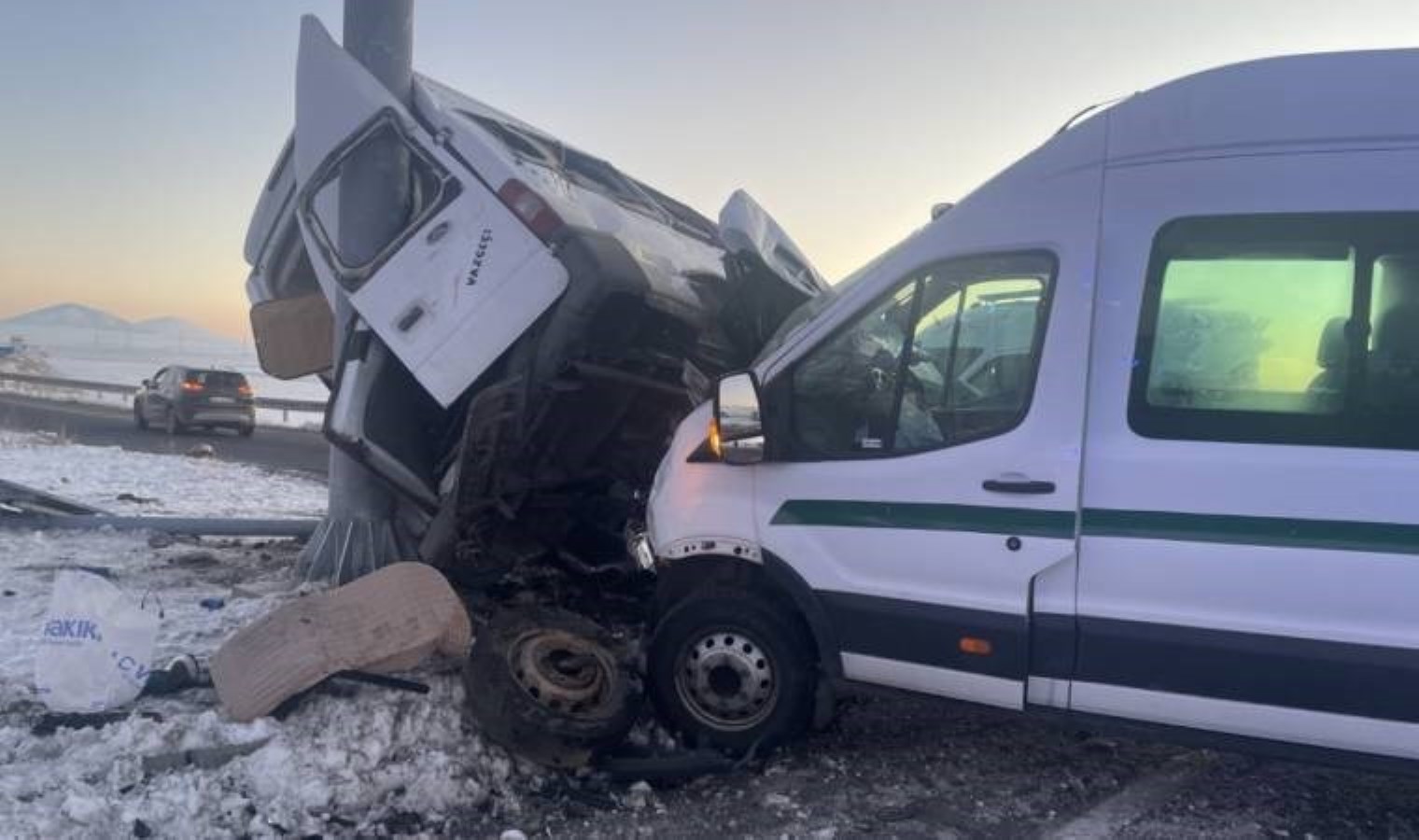 Son Dakika… Kars’ta iki minibüs çarpıştı: Yaralılar var!