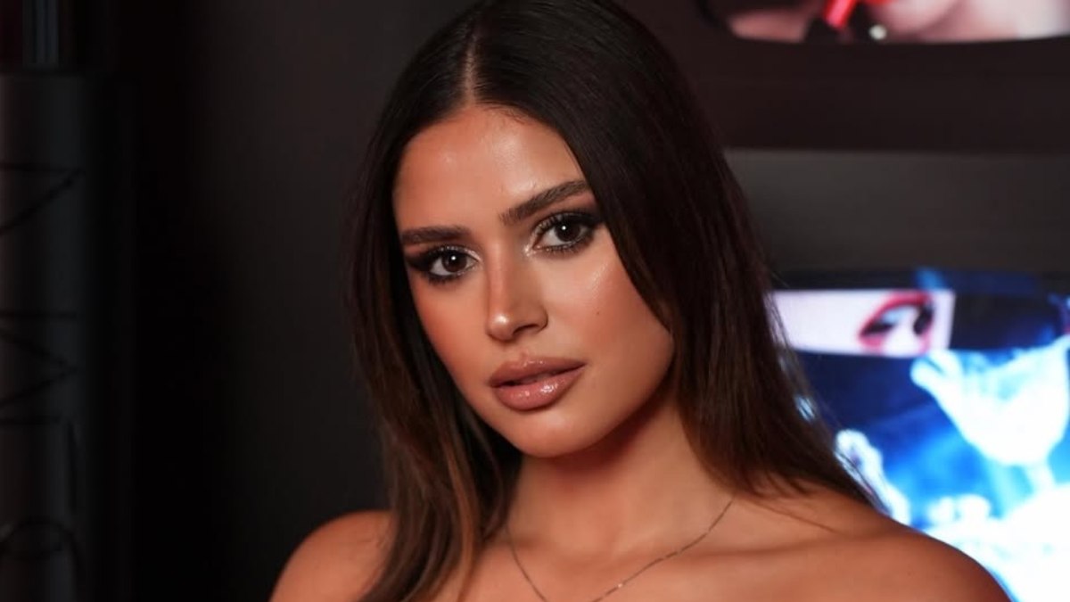 Survivor Ayşe Yüksel’den aşk pozu! Dominik’e yola çıktı…