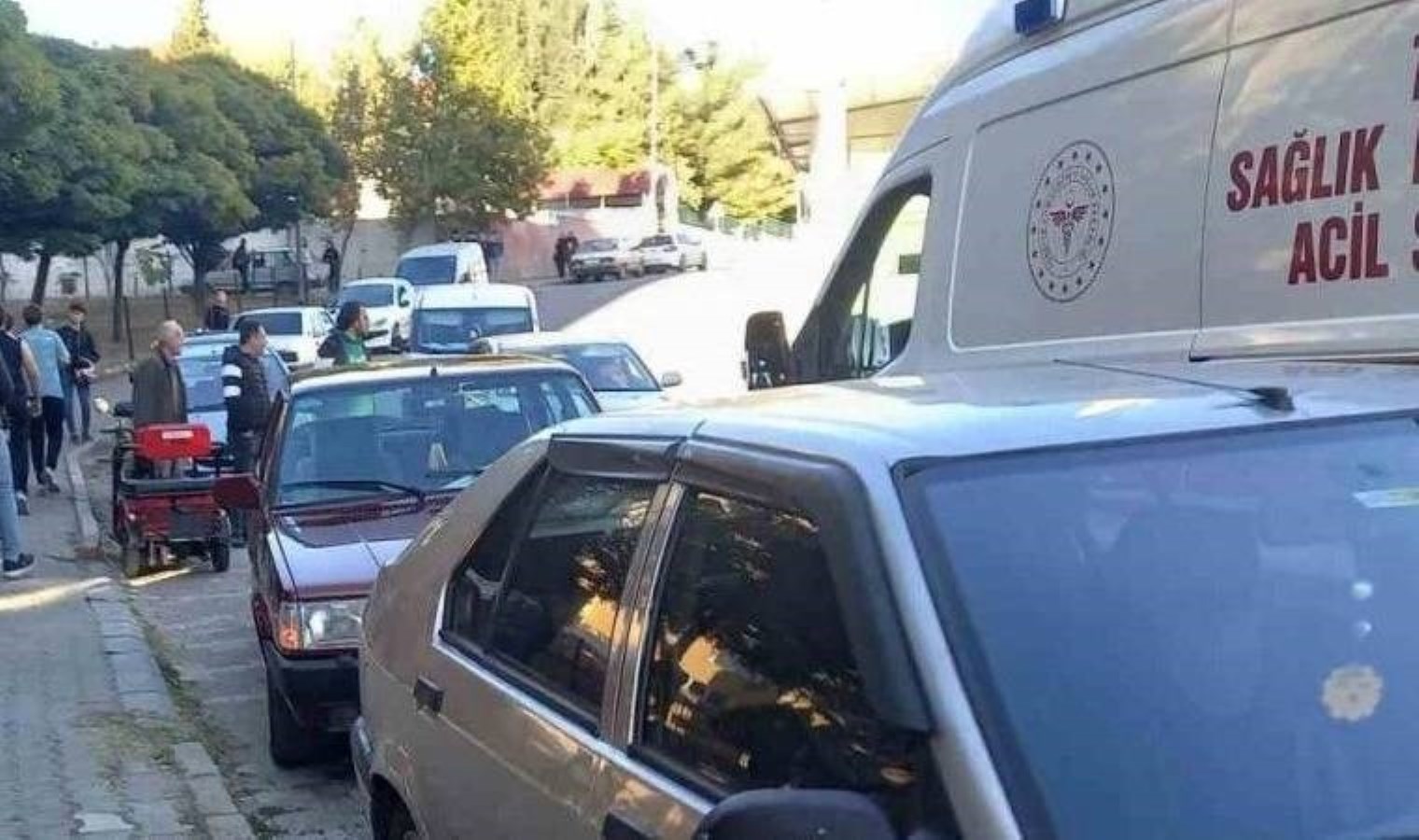 Tavşanlı’da bıçaklı kavga: 1 kişi yaralandı