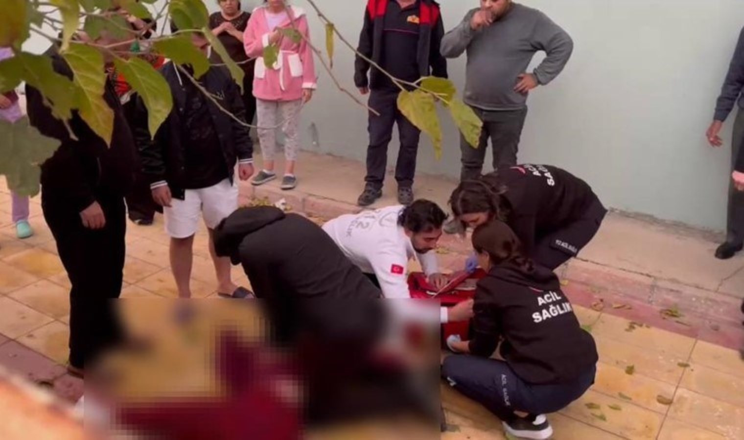 Terastan ‘düşen’ 15 yaşındaki Azra, hayatını kaybetti