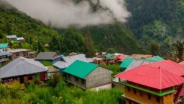 Turistlerin insanlara ve etrafa dokunmasının yasak olduğu köy: Malana