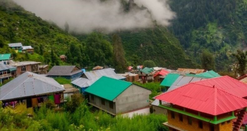 Turistlerin insanlara ve etrafa dokunmasının yasak olduğu köy: Malana