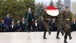 Türkiye Barolar Birliği’nin yeni yönetimi Anıtkabir’i ziyaret etti