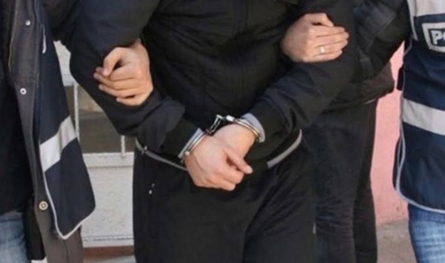 Uçağa uyuşturucuyla binmeye çalıştı… Yakalandı!