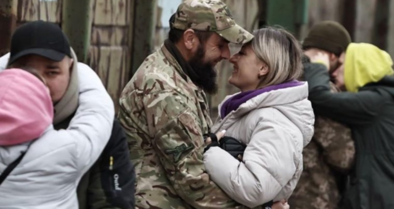 Ukrayna savaşı: Eşleri cephede olan kadınların kısa bir görüşme için uzun yolculukları