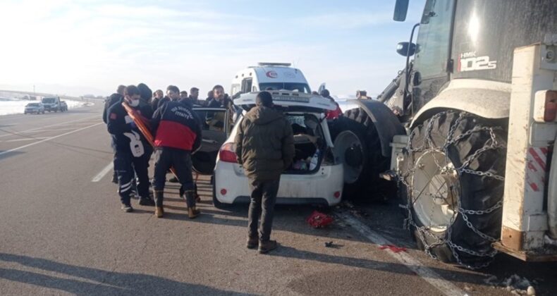 Van-Özalp yolunda otomobil ve iş makinesi çarpıştı: 1’i bebek, 5 yaralı