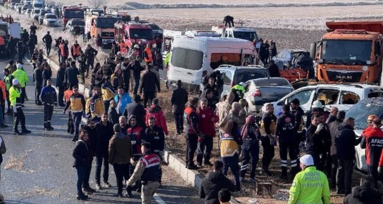 Van’da iki ayrı zincirleme kaza: Ölü ve yaralılar var