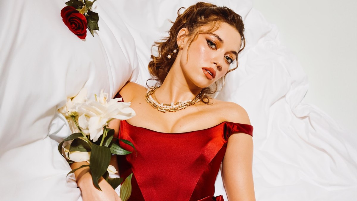 Yalı Çapkını’nın Seyran’ı Afra Saraçoğlu dergi pozları! Kareler beğenildi