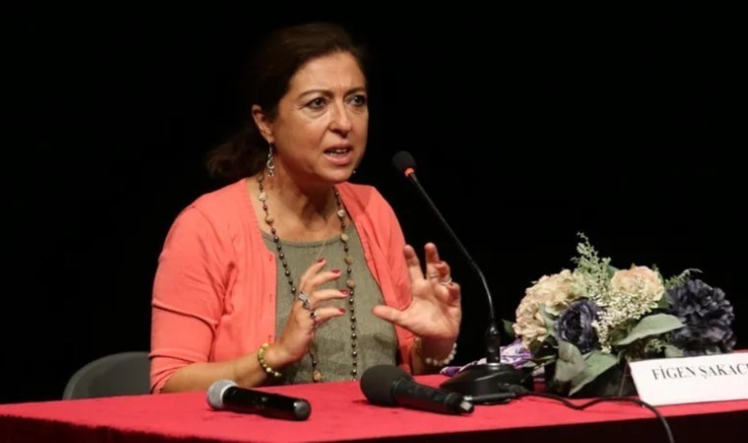 Yazar Figen Şakacı, nasıl dolandırıldığını ve borçlandırıldığını anlattı: ‘Bu acımasızlığı herkes duysun istiyorum’