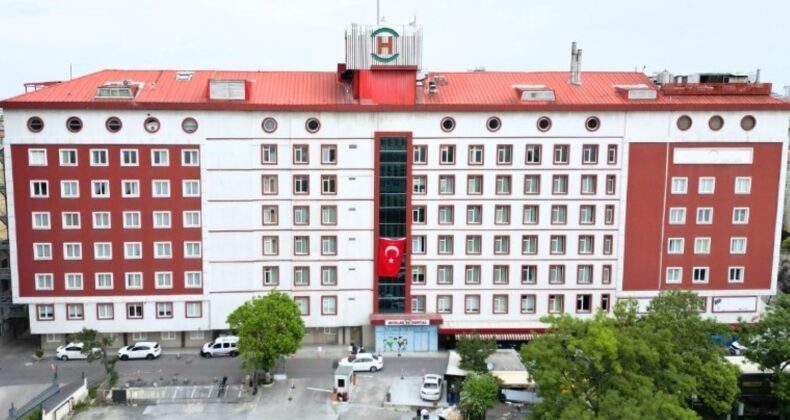 ‘Yenidoğan Çetesi’ kapsamında kapatılan Avcılar Hospital’a saldırı: Kapısı ve camları kırıldı!