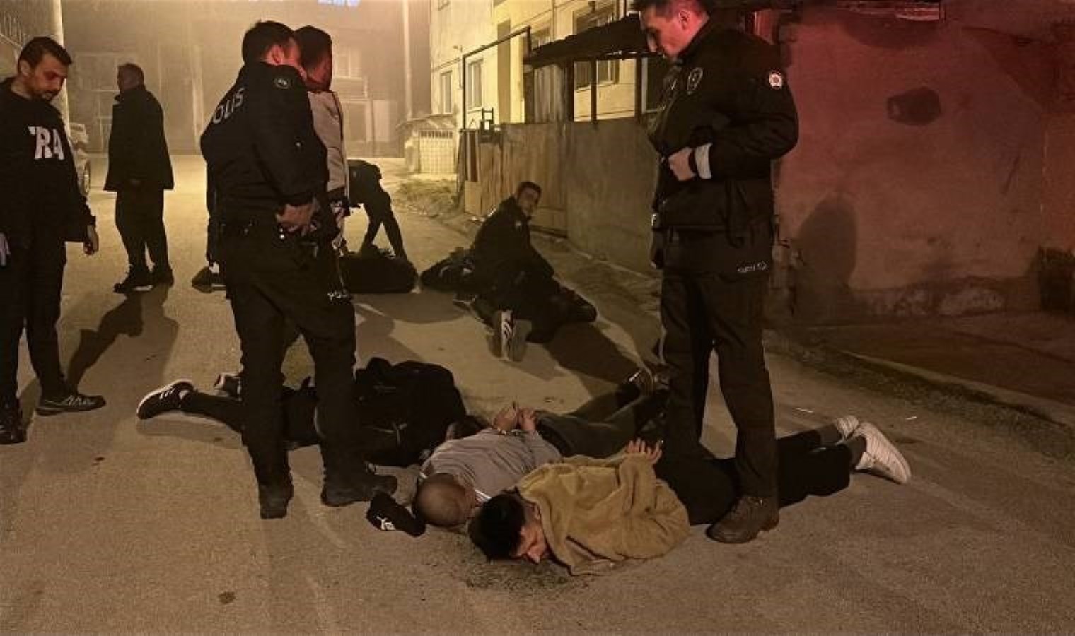 Yer: Kütahya! Ölen arkadaşlarının ailesiyle kavga ettiler… Çok sayıda gözaltı