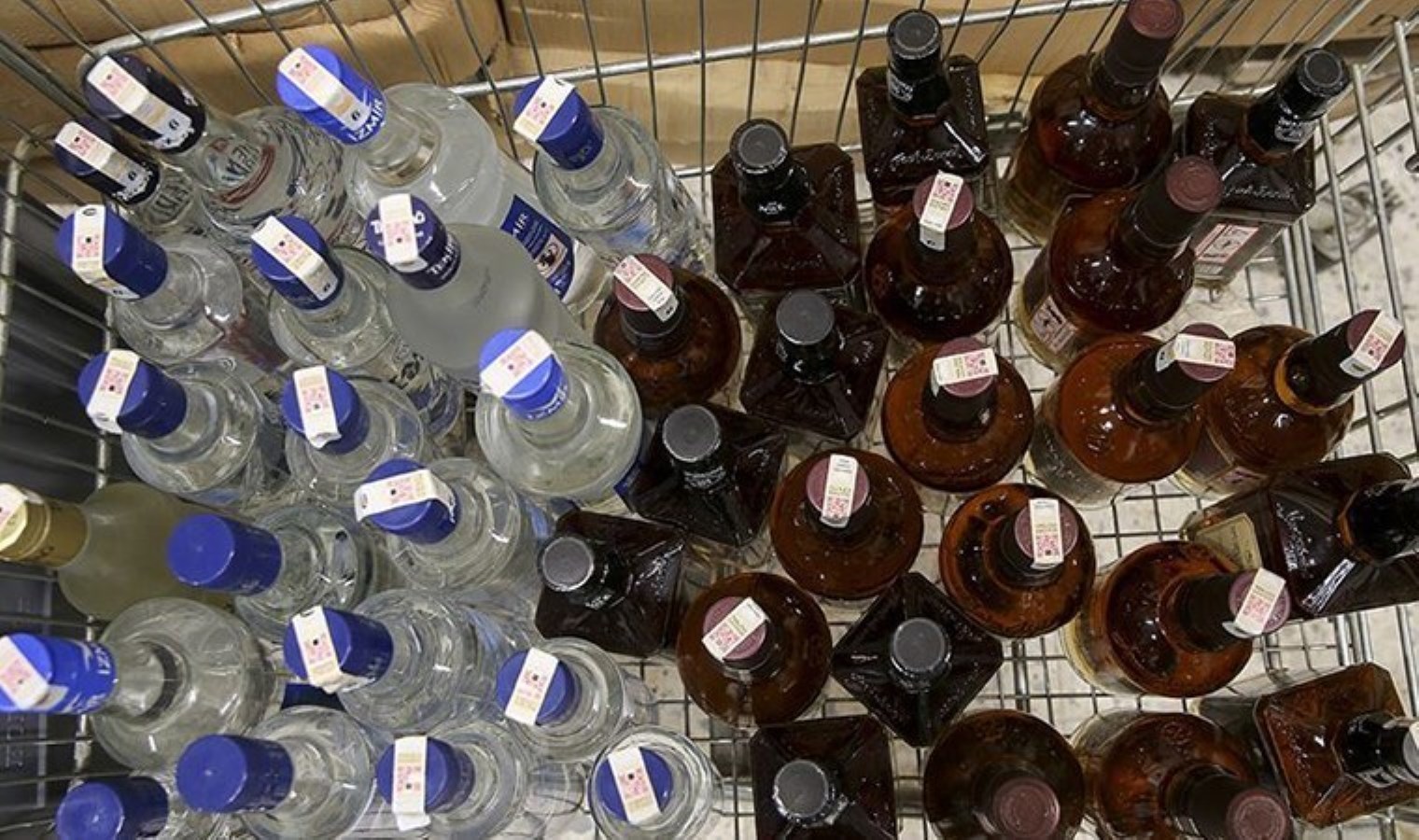 Yılbaşı öncesi denetim: Adana’da bin 50 litre ‘sahte içki’ ele geçirildi