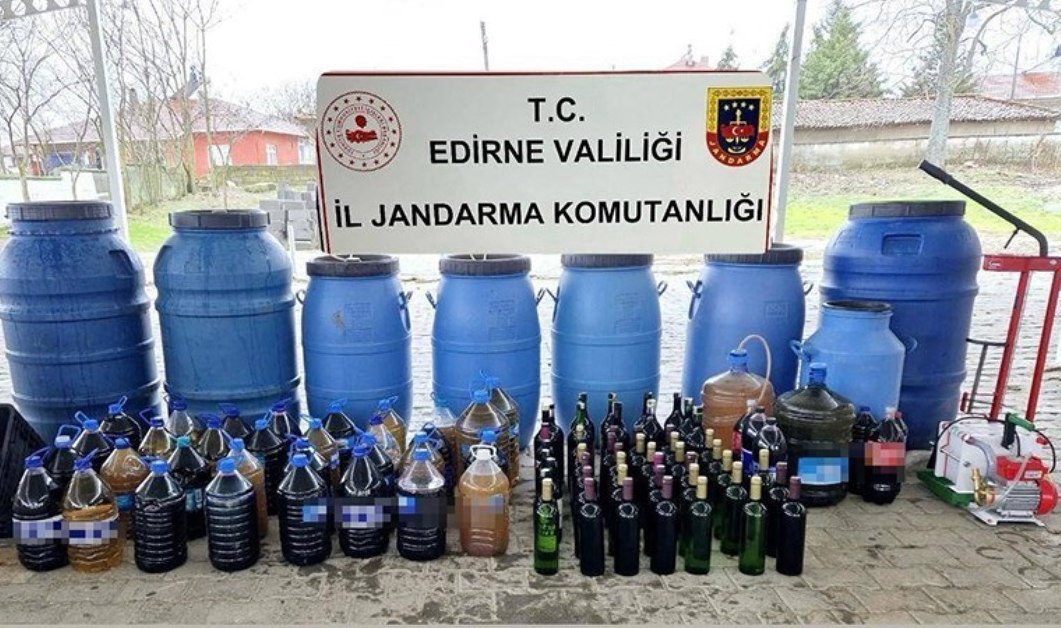 Yılbaşı öncesi Edirne’de denetim: Bin 560 litre ‘sahte şarap’ ele geçirildi