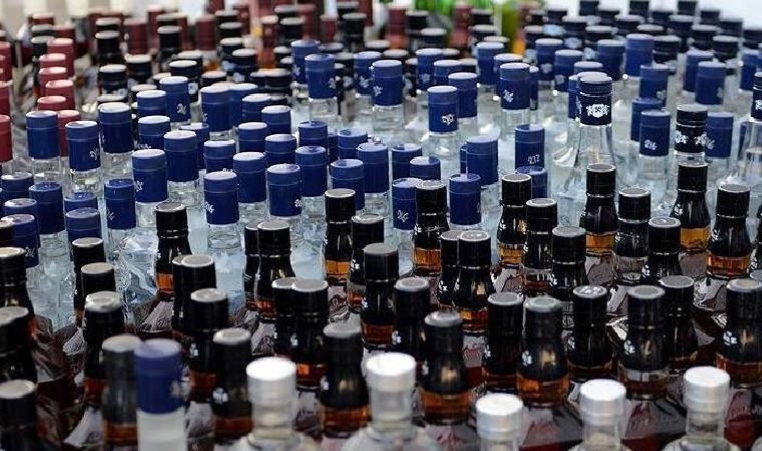 Yılbaşı öncesi Hatay’da operasyon: Binlerce litre kaçak alkol ele geçirildi!