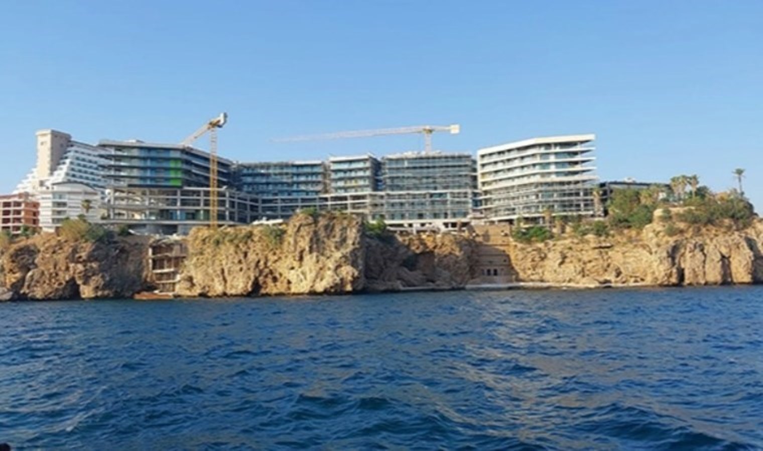 Yine falezler yine inşaat!