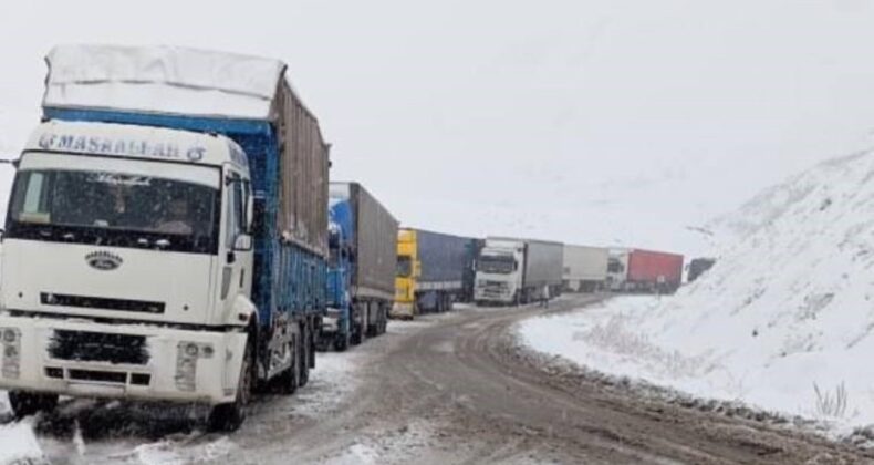 Yüksekova-Van karayolunda çok sayıda TIR mahsur kaldı!