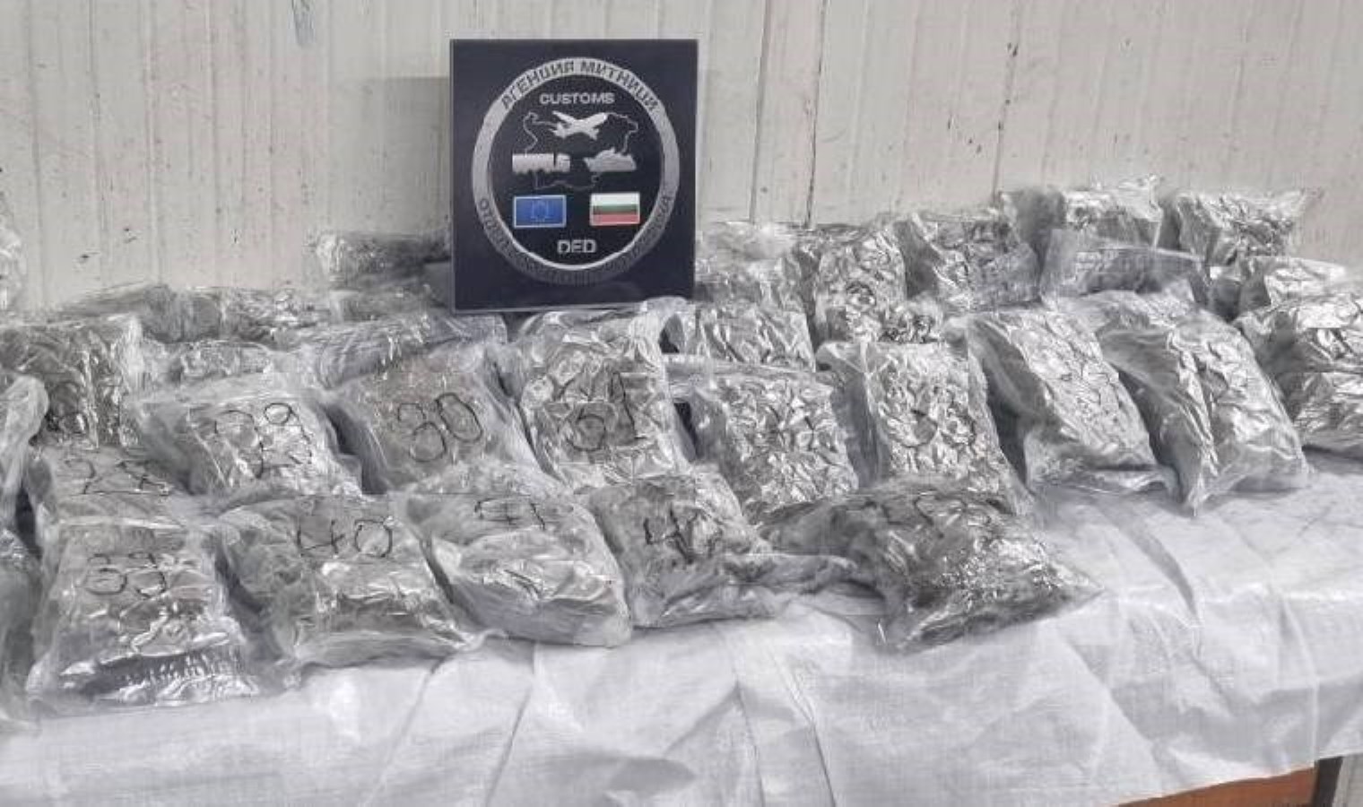 Yurda sokulacaktı… Kapıkule’de 400 bin dolar değerinde esrar yakalandı!