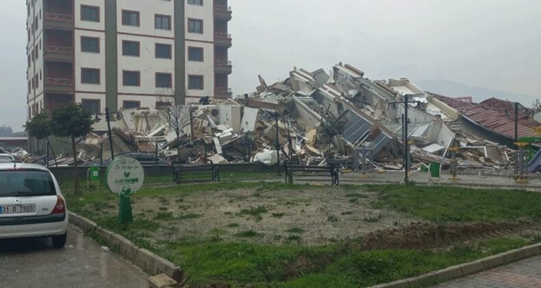 Zekiye Kırat Apartmanı davası… Depremde 36 kişiye mezar olmuştu: Müteahhit 7 gün sonra tahliye oldu!