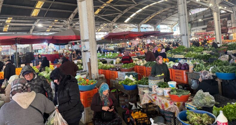 Zonguldak’ta halk pazarında fiyatlar aynı kaldı