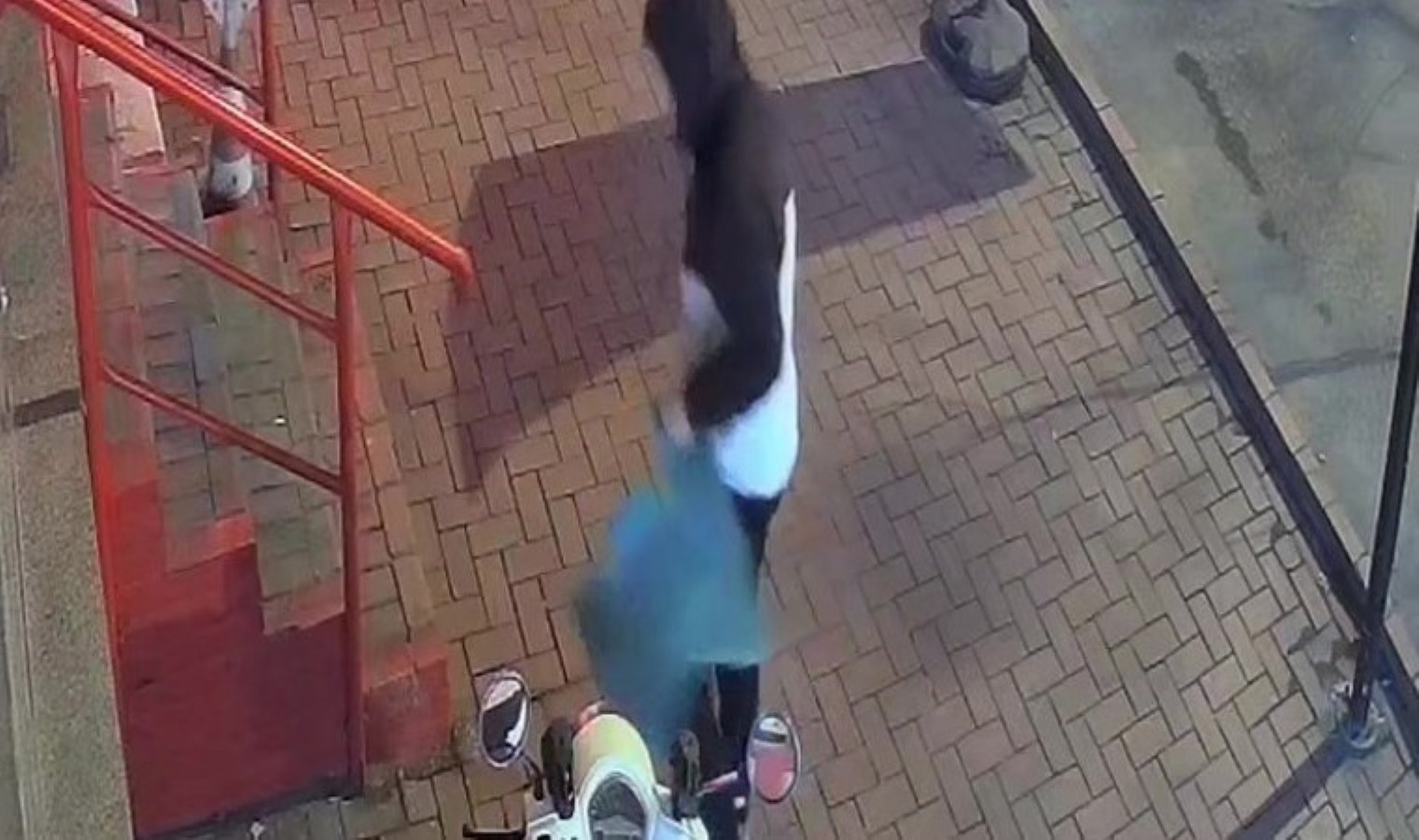 Zonguldak’ta pes dedirten hırsızlık: 42 dakika bekleyip, motosikletin ‘paspasını’ çaldı